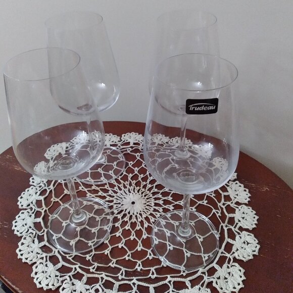 Wine, Led Free Crystal, New in Box, Set of Four - Picture 4 of 4